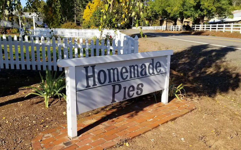 Image of The Pie Guy's sign.